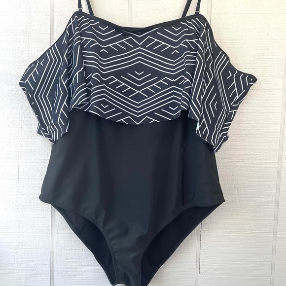 New Plus Size Ruffle Off Shoulder Swimsuit - Picture 5 of 6